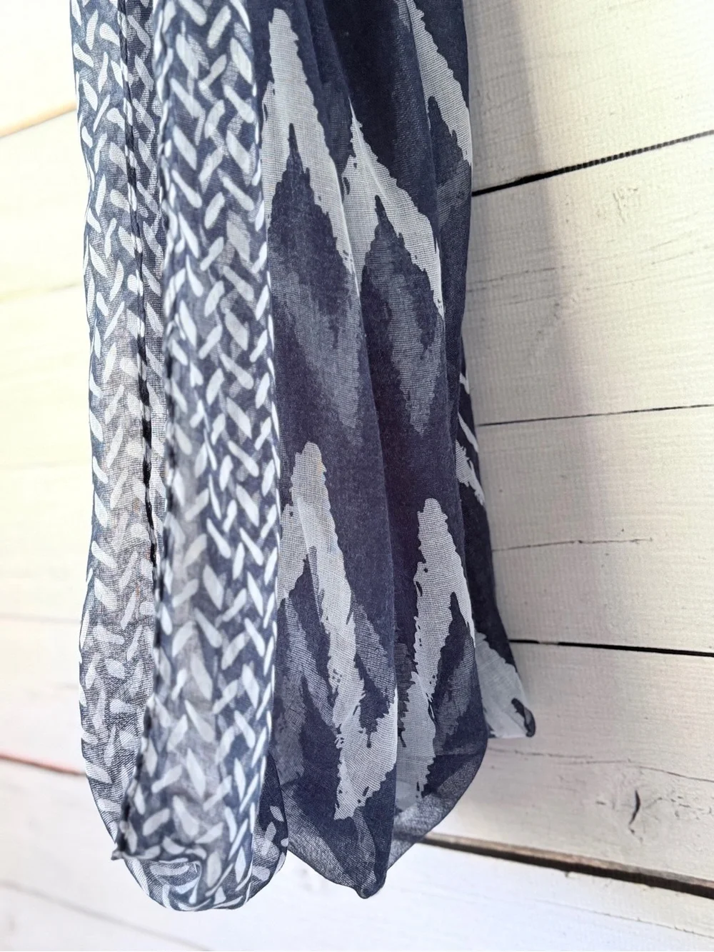 D&Y Black and White Geometric Infinity Scarf